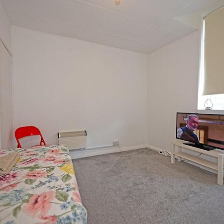 Flat In Clapham Budget Friendly Stay London Exterior photo